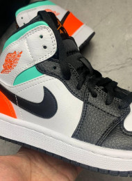 Кроссовки Nike Air Jordan 1 Mid White Black Red Spruce живое фото 3