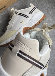 Кроссовки Nike Air Humara Jacquemus Light Bone Gold живое фото 4